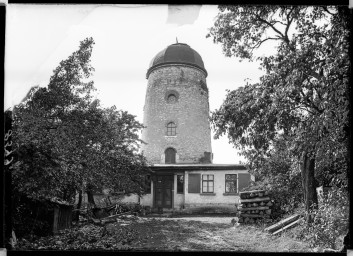 Stadtarchiv Weimar, 60 14 Negativ 069, Blick auf die Windmühle auf dem Böckelsberg, um 1900