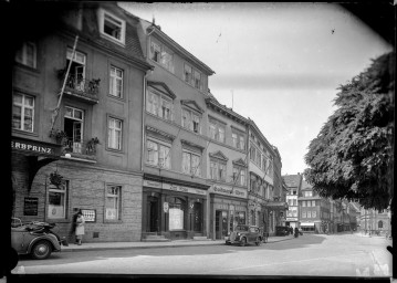 Stadtarchiv Weimar, 60 14 Negativ 135, Marktsüdseite mit Blick in die Windischenstrasse, um 1900