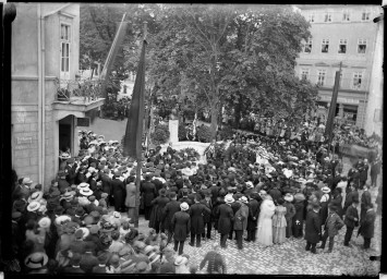 Stadtarchiv Weimar, 60 14 Negativ 181, Einweihung des Falk-Denkmals, 1913