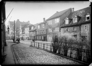 Stadtarchiv Weimar, 60 14 Negativ 198, Blick vom Jakobsplan auf die Nordseite Breitenstraße, um 1937