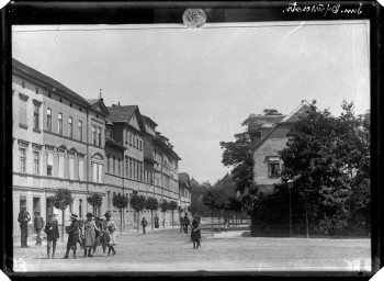 Stadtarchiv Weimar, 60 14 Negativ 285, Blick vom Sophienstiftsplatz in die »Innere Erfurter Straße« Richtung Karlsplatz, um 1900