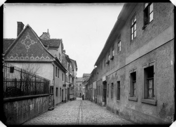 Stadtarchiv Weimar, 60 14 Negativ 300, Blick durch die Große Kirchgasse Richtung Jakobstraße, um 1920