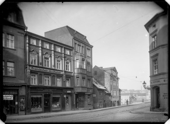 Stadtarchiv Weimar, 60 14 Negativ 306, Blick in die Kreuzung heutige Karl-Liebknecht-Straße/Friedensstraße Richtung Norden, um 1937