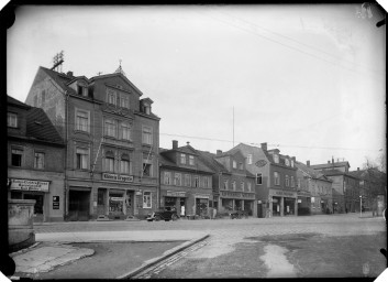 Stadtarchiv Weimar, 60 14 Negativ 321, Blick auf die Westseite des Anfangs der Ludendorffstraße (heute Ernst-Thälmann-Straße), um 1935