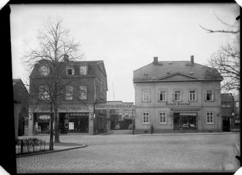 Stadtarchiv Weimar, 60 14 Negativ 322, Blick vom Museumsplatz auf die Häuser Ludendorffstraße 9 und 11 (heute Ernst-Thälmann-Straße), um 1935