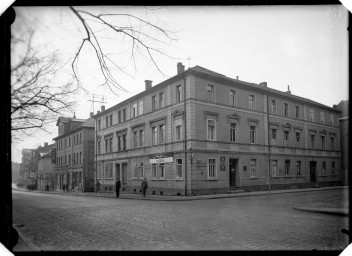 Stadtarchiv Weimar, 60 14 Negativ 324, Blick auf die Ecke Ernst-Thälmann-Straße/Friedrich-Naumann-Straße, um 1935