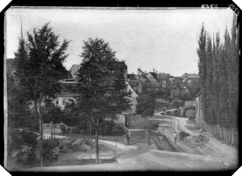 Stadtarchiv Weimar, 60 14 Negativ 335, Gemälde, Blick aus Richtung Brühl/Kirschberg entlang der Straße »Am Asbach«, um 1850