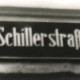 Stadtarchiv Weimar, 60 10-5/10, Straßenschild "Schillerstraße"