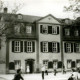 Stadtarchiv Weimar, 60 10-5/10, Blick vom Gänsemännchenbrunnen zum Schillerhaus