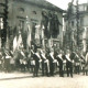 Stadtarchiv Weimar, 60 10-5/11, Blick auf den Theaterplatz mit Goethe-Schiller-Denkmal