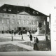 Stadtarchiv Weimar, 60 10-5/11, Blick auf den Theaterplatz mit Goethe-Schiller-Denkmal