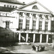 Stadtarchiv Weimar, 60 10-5/11, Blick auf den Theaterplatz mit Goethe-Schiller-Denkmal