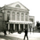 Stadtarchiv Weimar, 60 10-5/11, Blick auf den Theaterplatz mit Goethe-Schiller-Denkmal