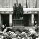 Stadtarchiv Weimar, 60 10-5/11, Goethe-Schiller-Denkmal auf dem Theaterplatz