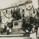 Stadtarchiv Weimar, 60 10-5/12, Blick auf das Goethe- und Schiller-Denkmal auf dem Theaterplatz