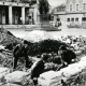 Stadtarchiv Weimar, 60 10-5/12, Blick auf den Theaterplatz mit Goethe-Schiller-Denkmal