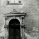 Stadtarchiv Weimar, 60 10-5/16, Blick auf den ehemaligen Zugang zum Falk-Haus in der Marstallstraße 