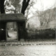 Stadtarchiv Weimar, 60 10-5/20, Blick auf den Ausgang  des Jakobsfriedhofs auf die Straße "Am Jakobskirchhof"