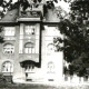 Stadtarchiv Weimar, 60 10-5/22, Blick vom Weimarhallenpark auf das Haus Asbachstraße 10a