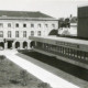 Stadtarchiv Weimar, 60 10-5/23, Blick vom Bibliotheksgebäude  der Hochschule für Architektur und Bauwesen auf den Karl-Marx-Platz 