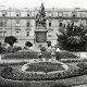 Stadtarchiv Weimar, 60 10-5/25, Blick zum Kriegerdenkmal 1870/71 auf dem Watzdorfplatz