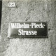 Stadtarchiv Weimar, 60 10-5/26, Straßenschild "Wilhelm-Pieck-Straße" und Schild der Hausnummer 23