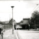 Stadtarchiv Weimar, 60 10-5/26, Blick in die Wilhelm-Pieck-Straße mit Eisenbahnbrücke