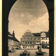 Stadtarchiv Weimar, 60 10-5/3 Bd. 2, Blick durch den Arkadenbogen des Rathauses auf den Markt