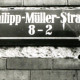 Stadtarchiv Weimar, 60 10-5/31 Bd.1, Straßenschild "Philipp-Müller-Straße  8-2" mit Richtungspfeil