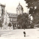 Stadtarchiv Weimar, 60 10-5/32, Blick auf den Platz vor der Katholischen Kirche