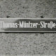 Stadtarchiv Weimar, 60 10/5-33, Straßenschild "Thomas-Müntzer-Straße"