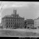 Stadtarchiv Weimar, 60 14 Negativ 130, Blick über den Marktplatz auf das Rathaus   