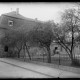 Stadtarchiv Weimar, 60 14 Negativ 295, Blick von der Rollgasse auf die Gebäude an der Nordseite des Rollplatzes