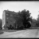 Stadtarchiv Weimar, 60 14 Negativ 338, Blick aus Richtung Viaduktbogen auf die Häuser Asbachstraße 1a, 1b, 3